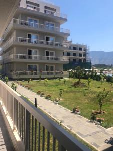 a large apartment building with a lawn in front of it at Sunset Luxury Studios in Radhimë