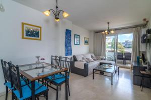 a living room with a table and a couch at Apartamento Puerto Azul in Marbella