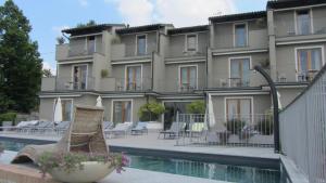Bazén v ubytovaní Réva Residences and Pool alebo v jeho blízkosti