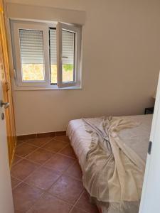 Fotografia z galérie ubytovania Small, 2 bedroom house, 50 m from the sea, with personal pool v destinácii Vrboska