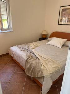 Fotografia z galérie ubytovania Small, 2 bedroom house, 50 m from the sea, with personal pool v destinácii Vrboska