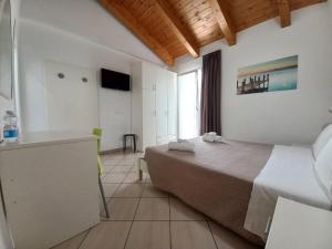 Un pat sau paturi într-o cameră la Hotel Sasselli