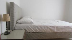A bed or beds in a room at Sea La Vie