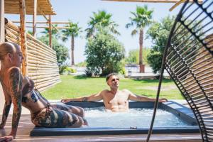 Hostia v ubytovaní La Mer Resort Spa Crete
