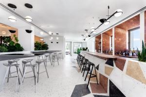 Noūs Santorini餐廳或用餐的地方