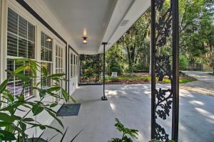 Gallery image of Elegant Savannah Hideaway with Private Garden in Savannah
