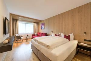 Posteľ alebo postele v izbe v ubytovaní Haus St Anton - INKL PREMIUM SOMMERKARTE