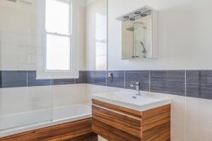 Ένα μπάνιο στο 4 Glenthorne House +29 φωτογραφίες