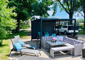 Posezení v ubytování Luxury house 3 bedrooms with Inground pool 10 min to major attractions