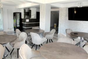 a room with round tables and white chairs at Ren Litoral in Năvodari