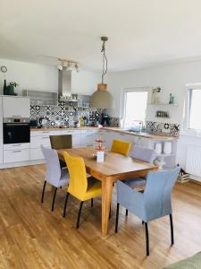 Dapur atau dapur kecil di NEU - Premium-Ferienhaus MOSEL-SONNE