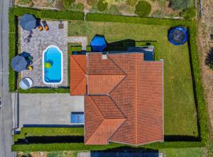 Bazén v ubytování Green paradise with swimming pool nebo v jeho okolí
