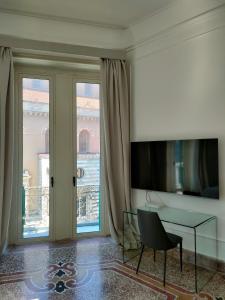 TV tai viihdekeskus majoituspaikassa B&B Del Duomo