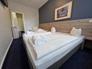 Postel nebo postele na pokoji v ubytování Hotel Mercedes/Centrum