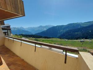 a balcony with a view of the mountains at Appartement Samoëns, 2 pièces, 7 personnes - FR-1-624-15 in Samoëns