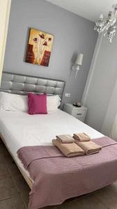 a bedroom with a large bed with two towels on it at Apartamento Kalma 1 in Corralejo