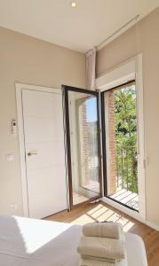 Posteľ alebo postele v izbe v ubytovaní Apartamentos MIRADOR DEL TRANSITO