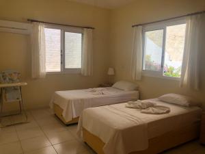 Säng eller sängar i ett rum på Peyia Palm Villa