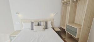 Posteľ alebo postele v izbe v ubytovaní Apartamentos MIRADOR DEL TRANSITO