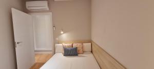 Posteľ alebo postele v izbe v ubytovaní Apartamentos MIRADOR DEL TRANSITO