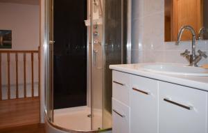 Kúpeľňa v ubytovaní Maison accueillante – Channay-sur-Lathan - Parking inclus + 16 fotografií