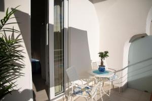 a small balcony with a table and chairs at amaMì home in Vietri sul Mare