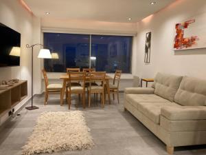 Χώρος καθιστικού στο GUEST PATAGONIA HOUSE