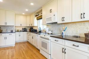 Fotografie z fotogalerie ubytování Jonahs Whale by Oak Island Accommodations v destinaci Caswell Beach