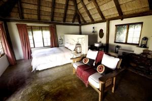 Ένα ή περισσότερα κρεβάτια σε δωμάτιο στο Caracal Lodge +74 φωτογραφίες