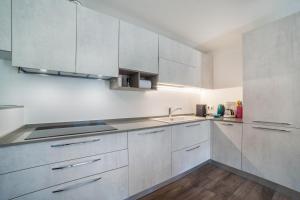A kitchen or kitchenette at Haus Reimon Apt Reinhard