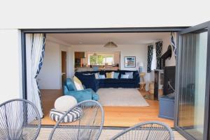 a living room with a blue couch and chairs at Ty Ni in New Quay