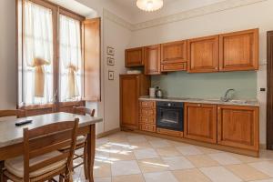 Cucina o angolo cottura di Lucca Franco's Villa