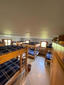 Letto o letti in una camera di Gasthaus Beverin