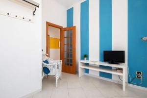 A television and/or entertainment centre at Luce San Lorenzo by Halldis