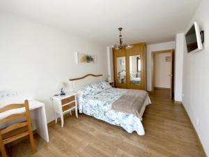 Łóżko lub łóżka w pokoju w obiekcie Apartamento Valbuena
