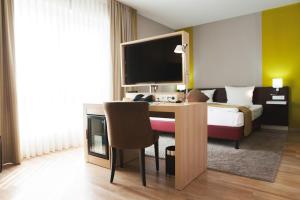 TV a/nebo společenská místnost v ubytování Weinhotel Kaisergarten
