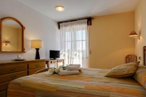 Gallery image of Hostal Casa Ramón in Quintanar de la Sierra +29 photos