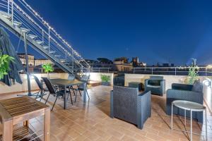 Balkon lub taras w obiekcie VIVILO ROMA TREVI - LUXURY EXPERIENCE - PRIVATE JACUZZI on TERRACE - INSANE VIEW