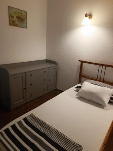 Postel nebo postele na pokoji v ubytování Apartments Hortenzija