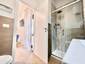 a bathroom with a shower and a toilet at BARIROOMS - Melo Suites in Bari