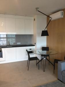 Kuchyňa alebo kuchynka v ubytovaní Mennica Residence Luxury Location