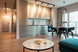 Kuchyňa alebo kuchynka v ubytovaní Mennica Residence Luxury Location