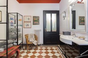 Koupelna v ubytování La casa di Gatsby Art Deco in Centro Gorizia con Parcheggio e Terrazza + 21 fotografií