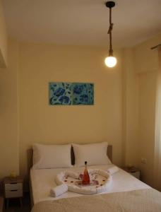 Postel nebo postele na pokoji v ubytování Xanthiotis Apartments