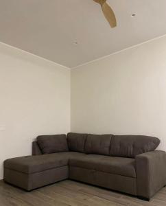 a brown couch in a living room with a ceiling at Why Not B&B in San Polo Matese +11 photos