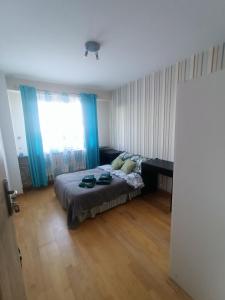 Postel nebo postele na pokoji v ubytování pokoje do wynajęcia - Podwisłocze 24