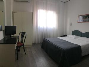 Postel nebo postele na pokoji v ubytování Hotel Capitol