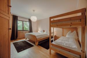Postel nebo postele na pokoji v ubytování Lerchs Landhotel