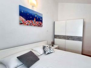 Apartment Vir 10 tesisinde bir odada yatak veya yataklar
