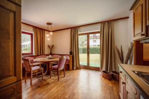 Kuchyň nebo kuchyňský kout v ubytování Lerchs Landhotel